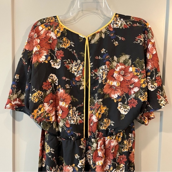 NWT June & Hudson Size Small Black Floral Cropped Jumpsuit V-neck Elbow Sleeve - Picture 4 of 7